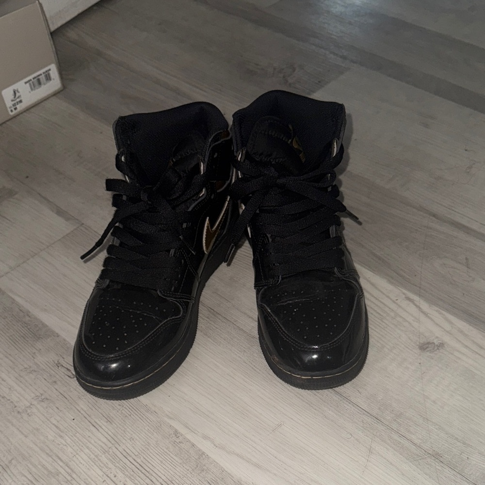 Jordan 1’s black and gold !!